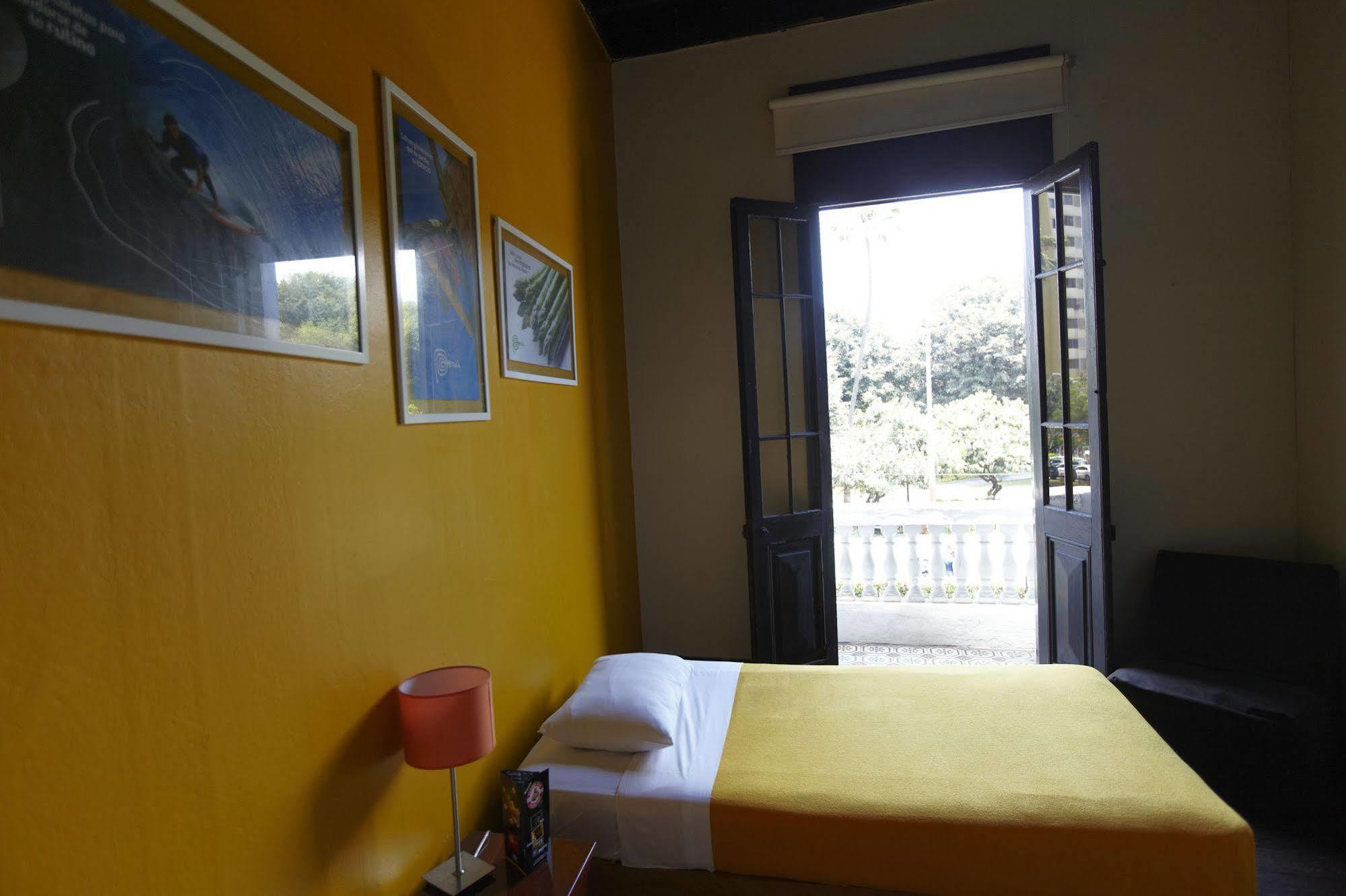 Flying Dog Lima B&B Bagian luar foto